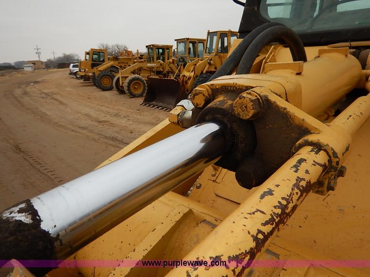 image for item I2446 1998 Caterpillar 953C track loader