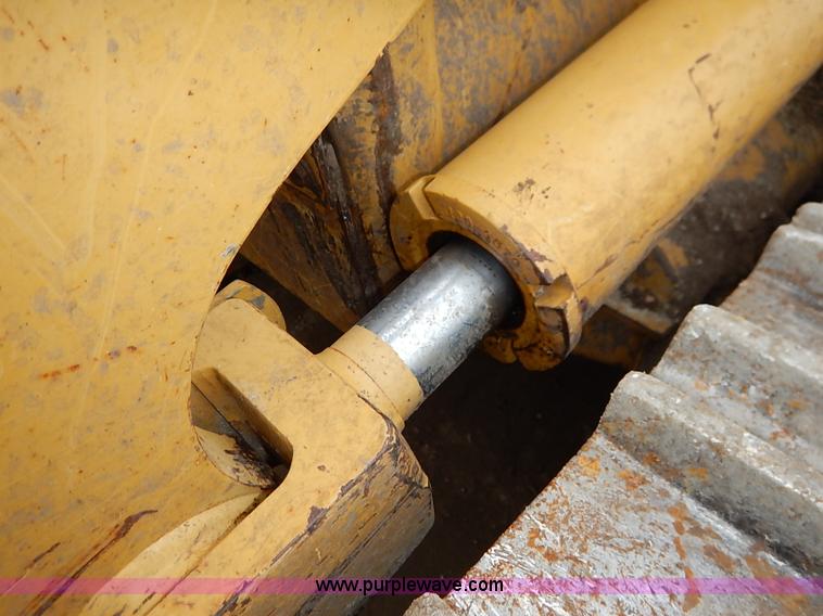 image for item I2446 1998 Caterpillar 953C track loader