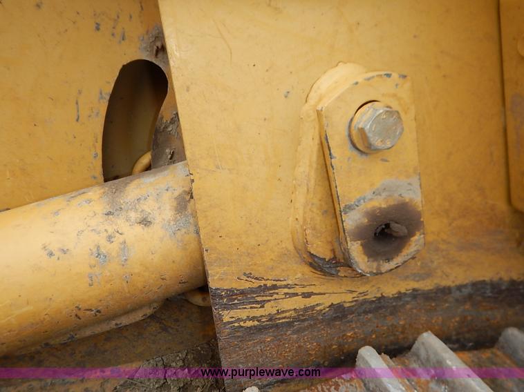 image for item I2446 1998 Caterpillar 953C track loader