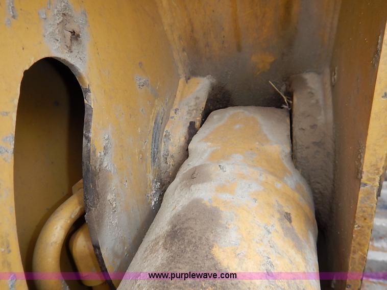 image for item I2446 1998 Caterpillar 953C track loader