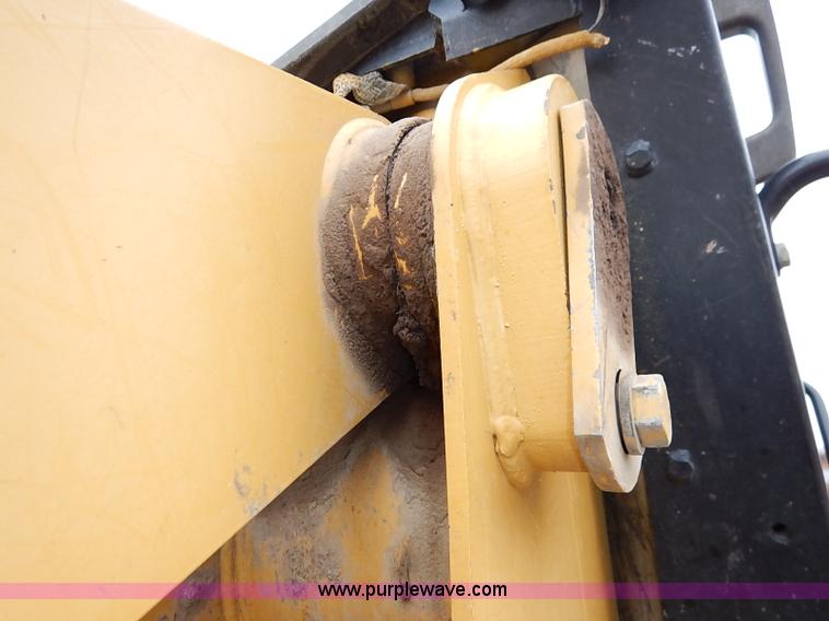 image for item I2446 1998 Caterpillar 953C track loader