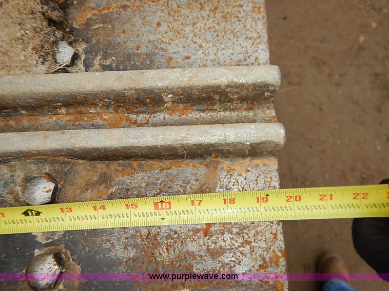 image for item I2446 1998 Caterpillar 953C track loader