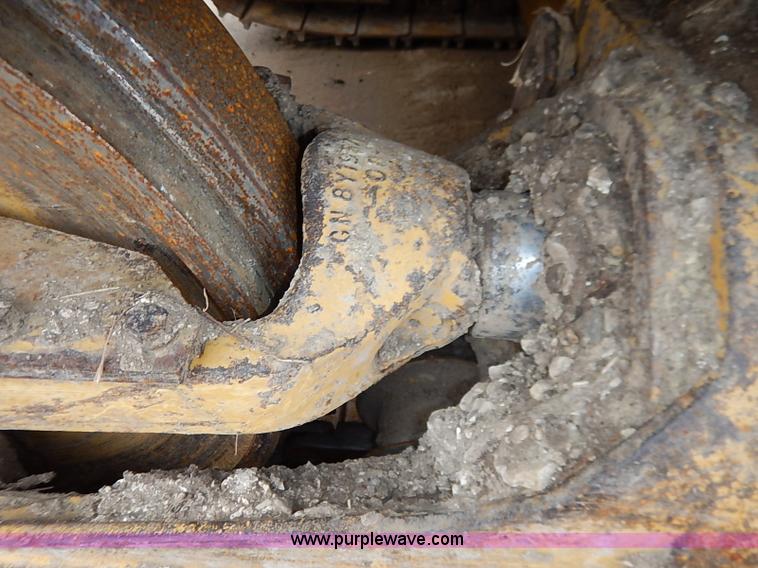 image for item I2446 1998 Caterpillar 953C track loader