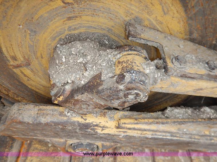 image for item I2446 1998 Caterpillar 953C track loader