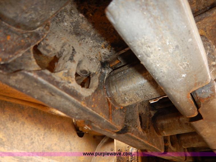 image for item I2446 1998 Caterpillar 953C track loader