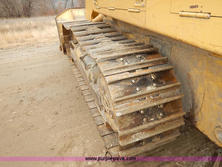 image for item I2446 1998 Caterpillar 953C track loader