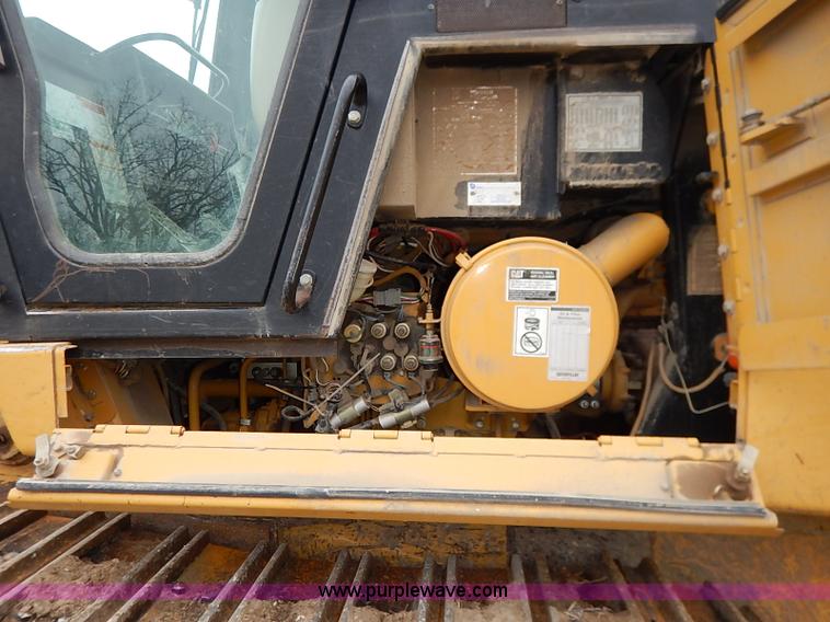 image for item I2446 1998 Caterpillar 953C track loader