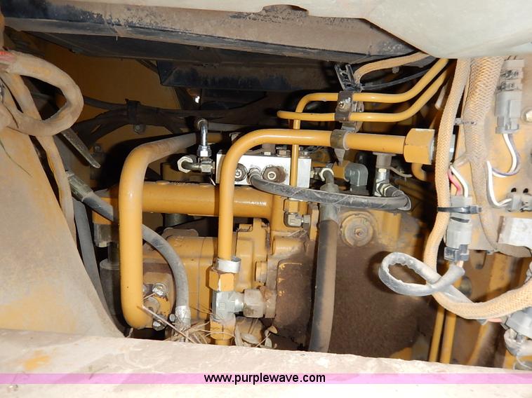 image for item I2446 1998 Caterpillar 953C track loader