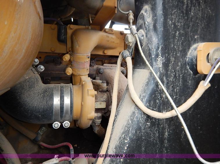 image for item I2446 1998 Caterpillar 953C track loader