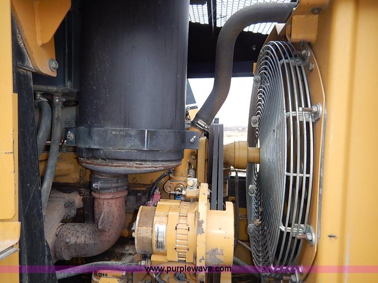 image for item I2446 1998 Caterpillar 953C track loader