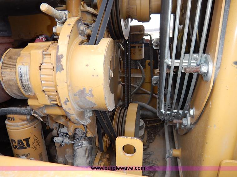 image for item I2446 1998 Caterpillar 953C track loader