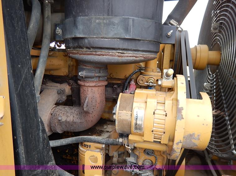 image for item I2446 1998 Caterpillar 953C track loader