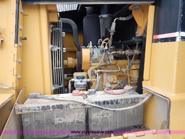 image for item I2446 1998 Caterpillar 953C track loader