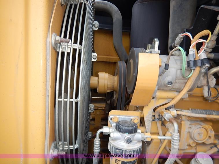 image for item I2446 1998 Caterpillar 953C track loader