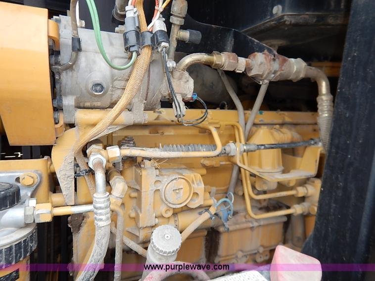 image for item I2446 1998 Caterpillar 953C track loader