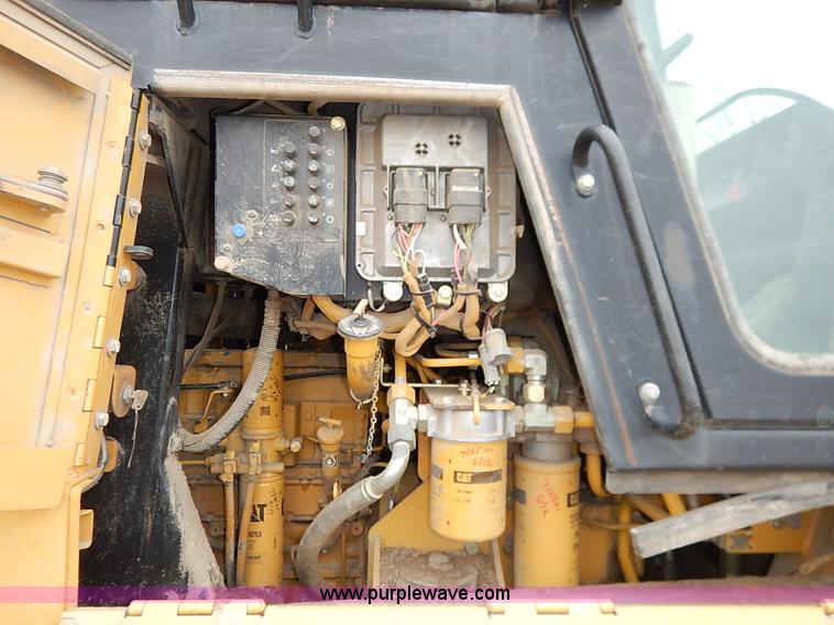 image for item I2446 1998 Caterpillar 953C track loader