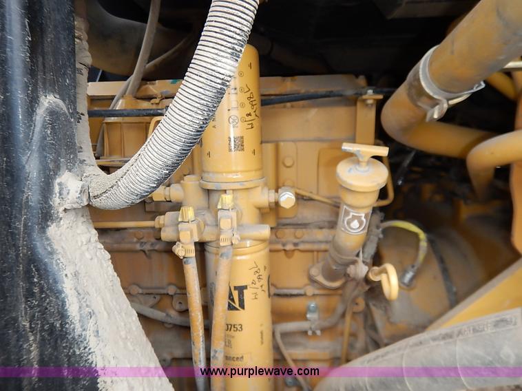 image for item I2446 1998 Caterpillar 953C track loader