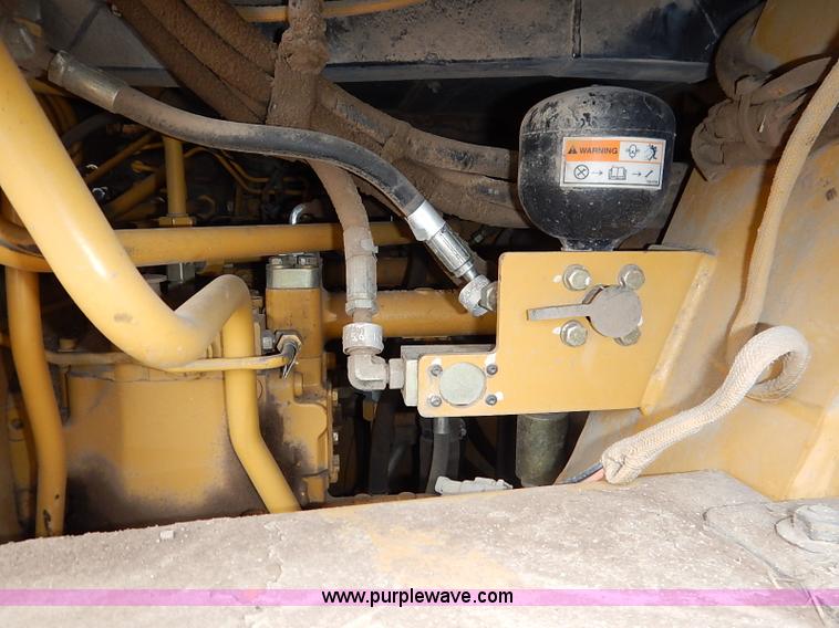 image for item I2446 1998 Caterpillar 953C track loader