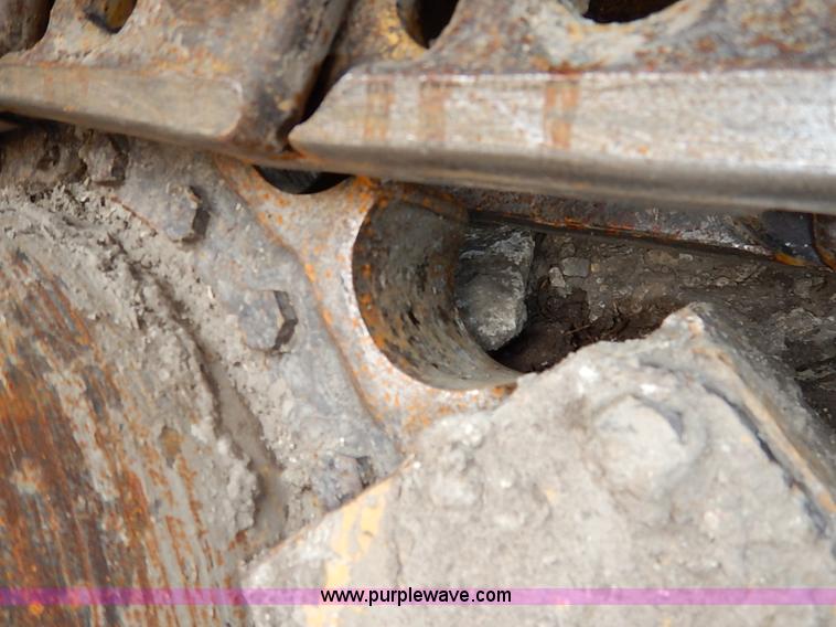 image for item I2446 1998 Caterpillar 953C track loader