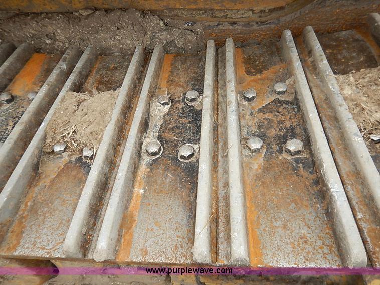 image for item I2446 1998 Caterpillar 953C track loader