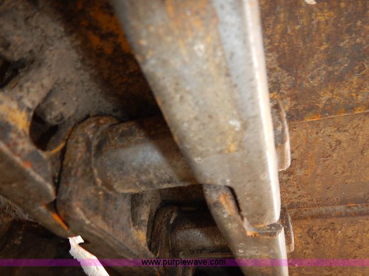 image for item I2446 1998 Caterpillar 953C track loader