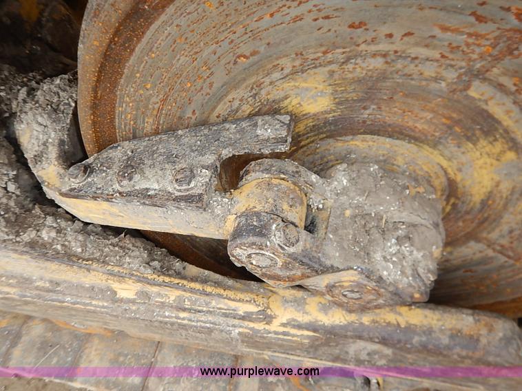 image for item I2446 1998 Caterpillar 953C track loader