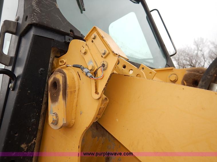 image for item I2446 1998 Caterpillar 953C track loader