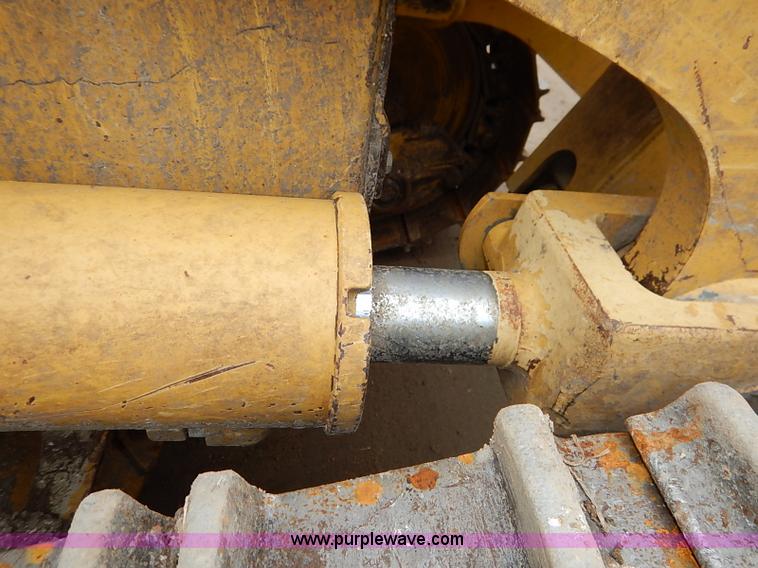 image for item I2446 1998 Caterpillar 953C track loader