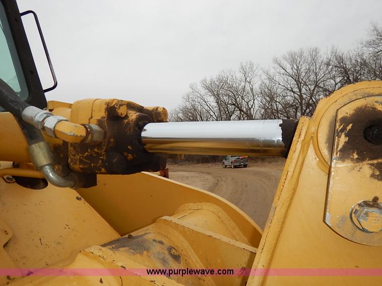 image for item I2446 1998 Caterpillar 953C track loader
