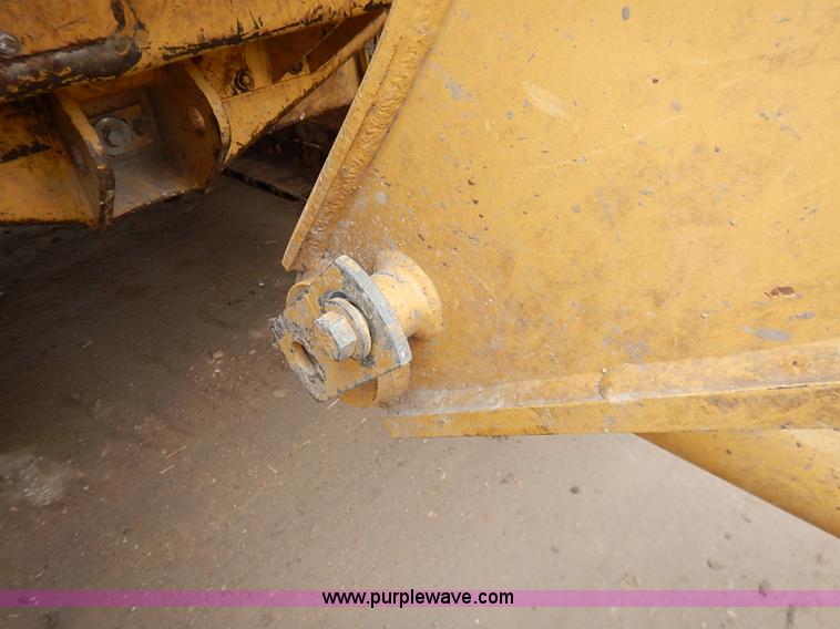 image for item I2446 1998 Caterpillar 953C track loader
