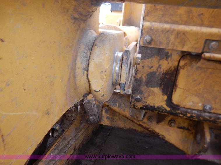 image for item I2446 1998 Caterpillar 953C track loader