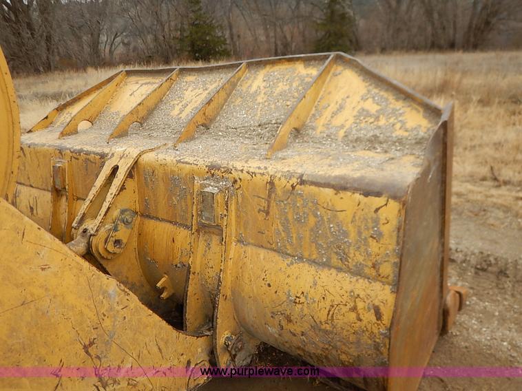 image for item I2446 1998 Caterpillar 953C track loader