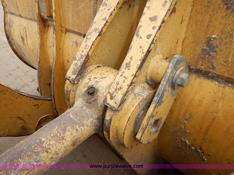 image for item I2446 1998 Caterpillar 953C track loader