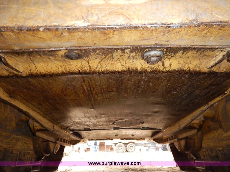 image for item I2446 1998 Caterpillar 953C track loader