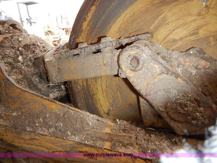 image for item I2446 1998 Caterpillar 953C track loader