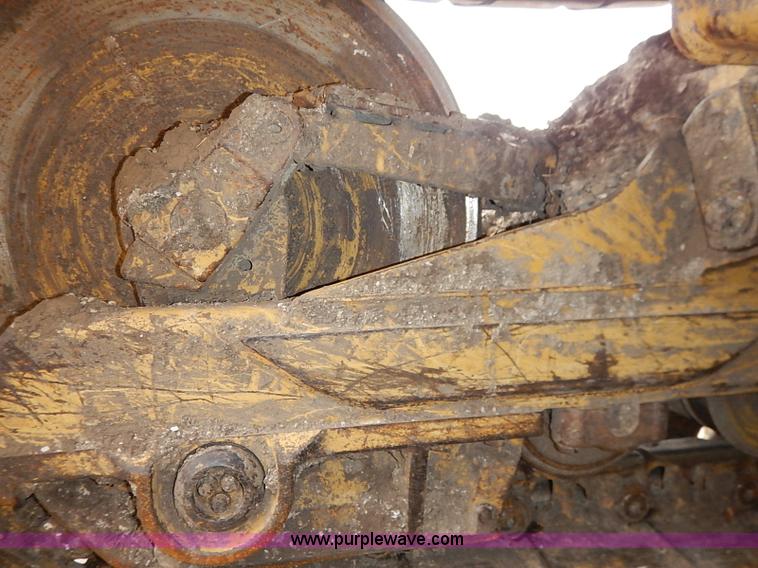 image for item I2446 1998 Caterpillar 953C track loader