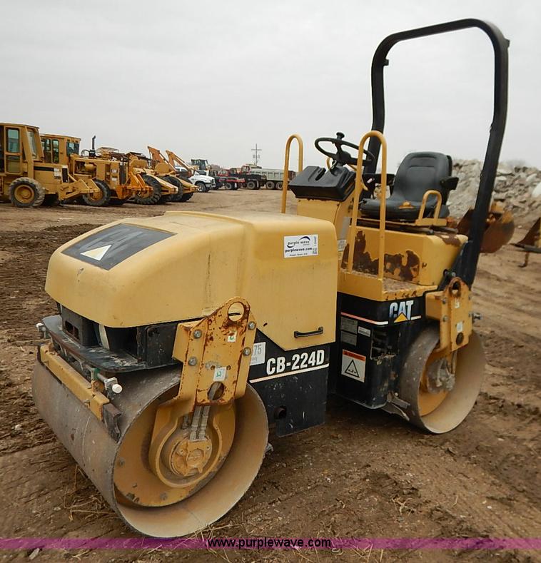 image for item I2447 2000 Caterpillar CB-224D smooth drum roller