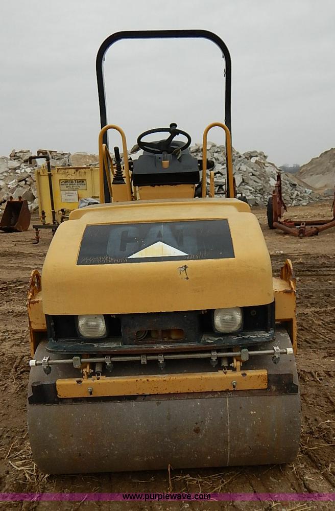 image for item I2447 2000 Caterpillar CB-224D smooth drum roller