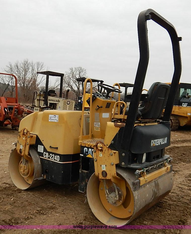 image for item I2447 2000 Caterpillar CB-224D smooth drum roller