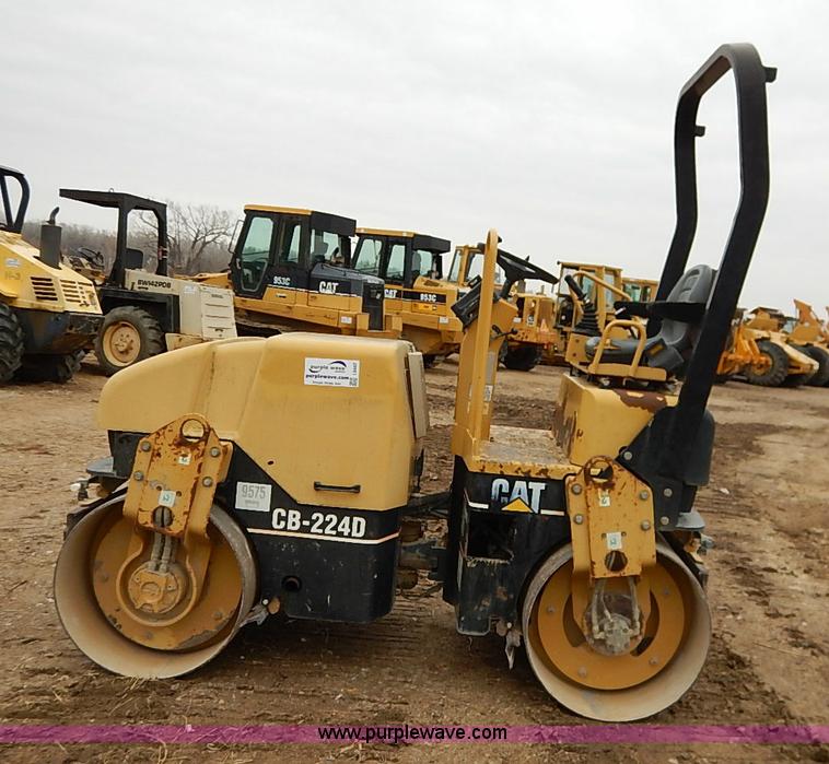 image for item I2447 2000 Caterpillar CB-224D smooth drum roller
