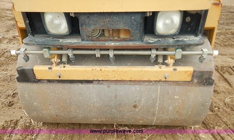 image for item I2447 2000 Caterpillar CB-224D smooth drum roller