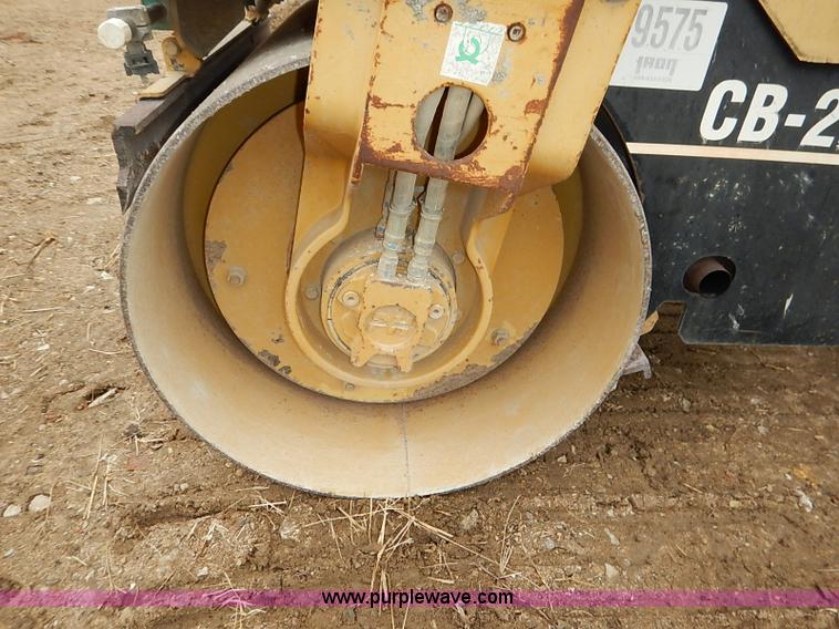 image for item I2447 2000 Caterpillar CB-224D smooth drum roller