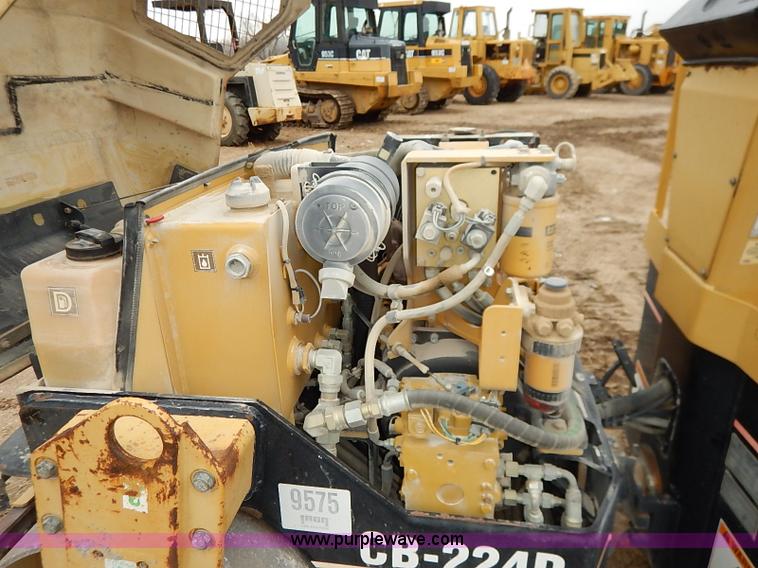 image for item I2447 2000 Caterpillar CB-224D smooth drum roller