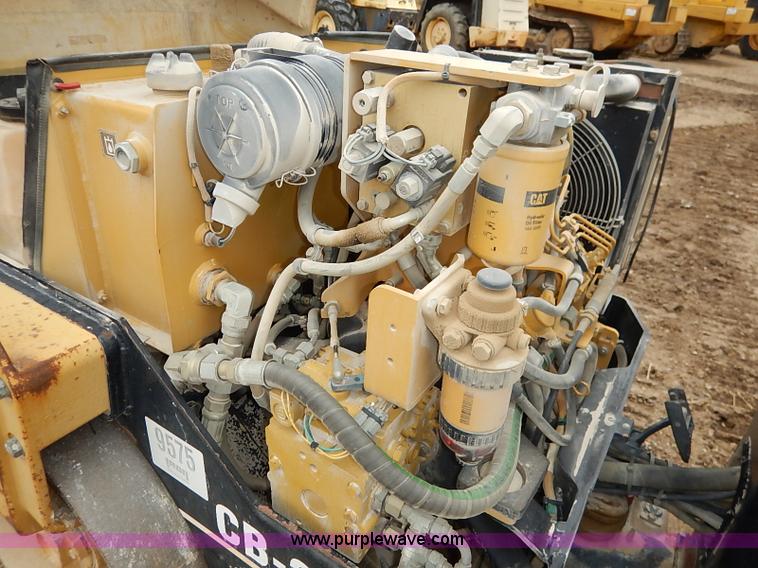 image for item I2447 2000 Caterpillar CB-224D smooth drum roller