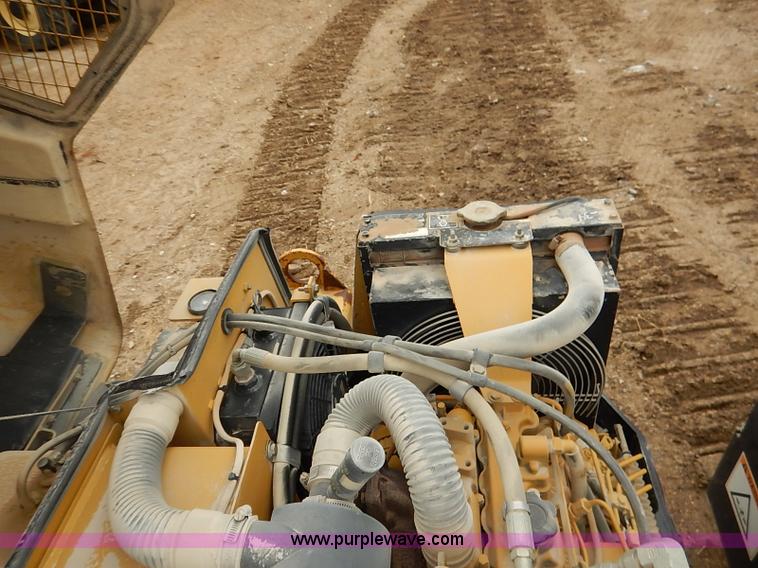 image for item I2447 2000 Caterpillar CB-224D smooth drum roller