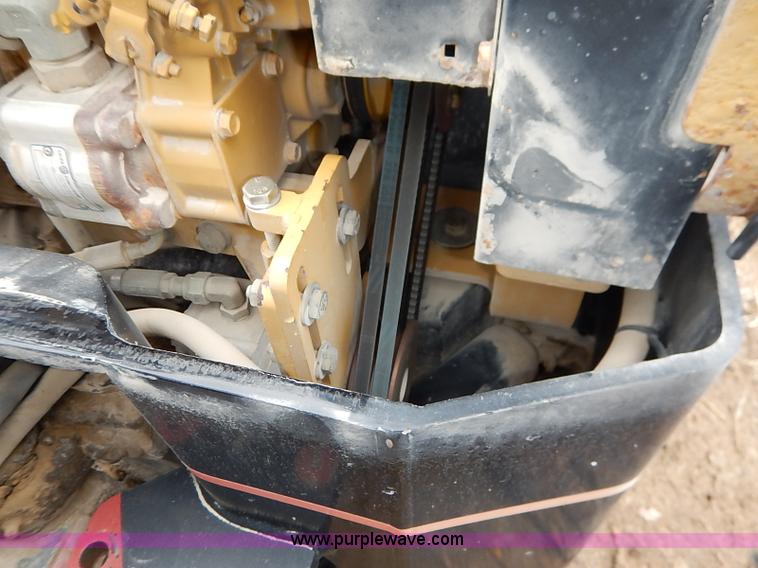 image for item I2447 2000 Caterpillar CB-224D smooth drum roller