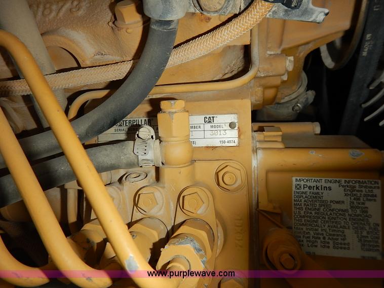 image for item I2447 2000 Caterpillar CB-224D smooth drum roller