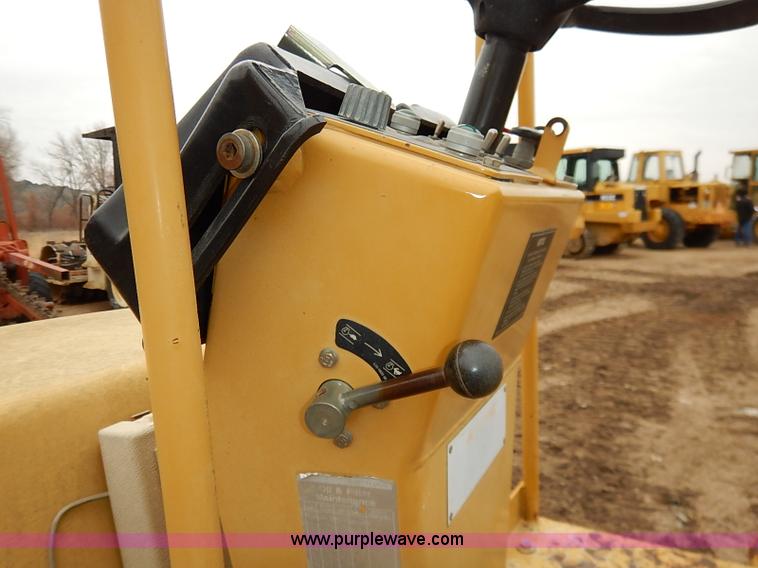 image for item I2447 2000 Caterpillar CB-224D smooth drum roller