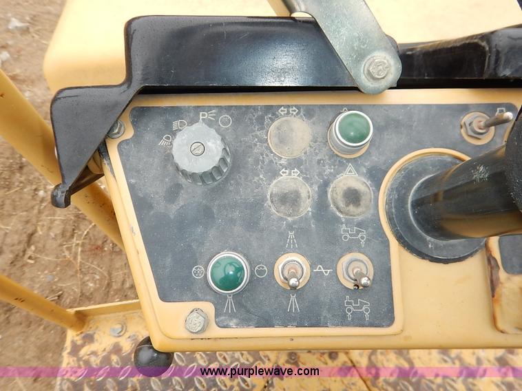 image for item I2447 2000 Caterpillar CB-224D smooth drum roller