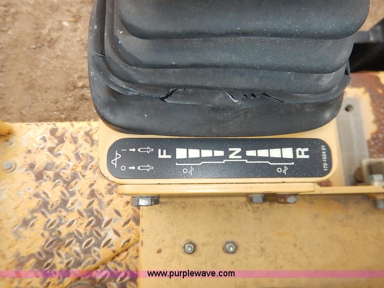 image for item I2447 2000 Caterpillar CB-224D smooth drum roller